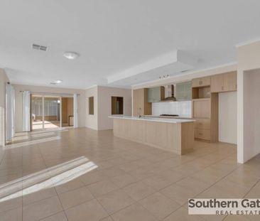 Spacious Family Home - Photo 6