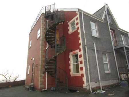3 bedroom flat to rent - Photo 3