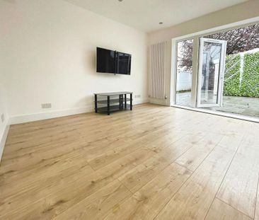 4 bedroom end of terrace house to rent - Photo 2