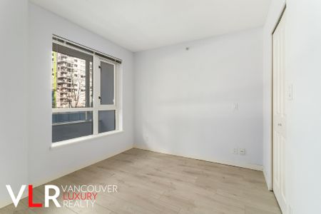 Condo in Downtown Vancouver, BC - Photo 2
