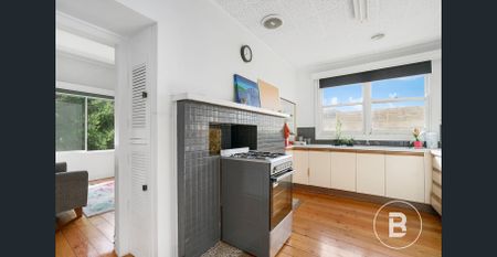 NEAT AND TIDY TWO BEDROOM HOME IN CENTRAL LOCATION - Photo 4