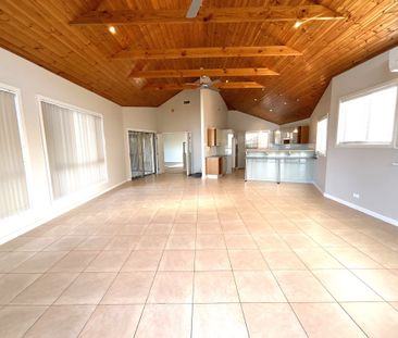 Stunning family home with water views! - Photo 3