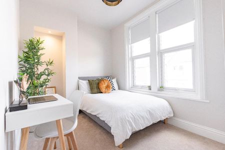 1 bedroom in a house share to rent - Photo 2