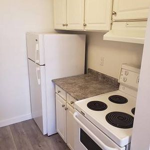 Lovely 1 Bedroom Suite Near VGH – Available Oct. 1!(1233 W. 11 Ave) - Photo 2