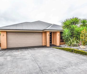 Stylish, Spacious, and Surrounded by Lovely Gardens - Photo 2