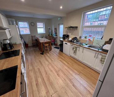 8 bedroom end of terrace house to rent - Photo 4