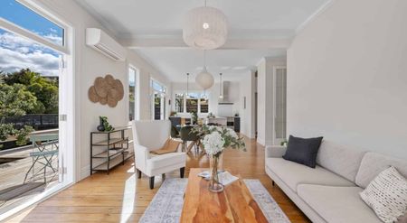 Charming Home for Rent in the Heart of Picton - Photo 4