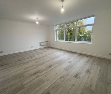 Willow Way, Farnham, Surrey, GU9 - Photo 3