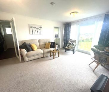 2 bedroom flat to rent - Photo 2