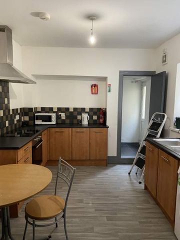 2 x Student Double Room – Mount Pleasant - Photo 3