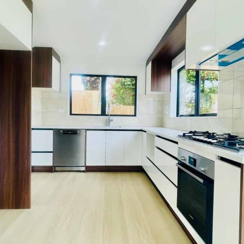 MANUREWA, 4 BEDROOMS - Photo 1