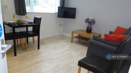 1 bedroom flat to rent - Photo 2