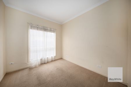 Comfortable & Convenient Living in St Albans - Photo 2