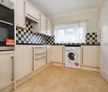 2 bed Flat for rent - Photo 2