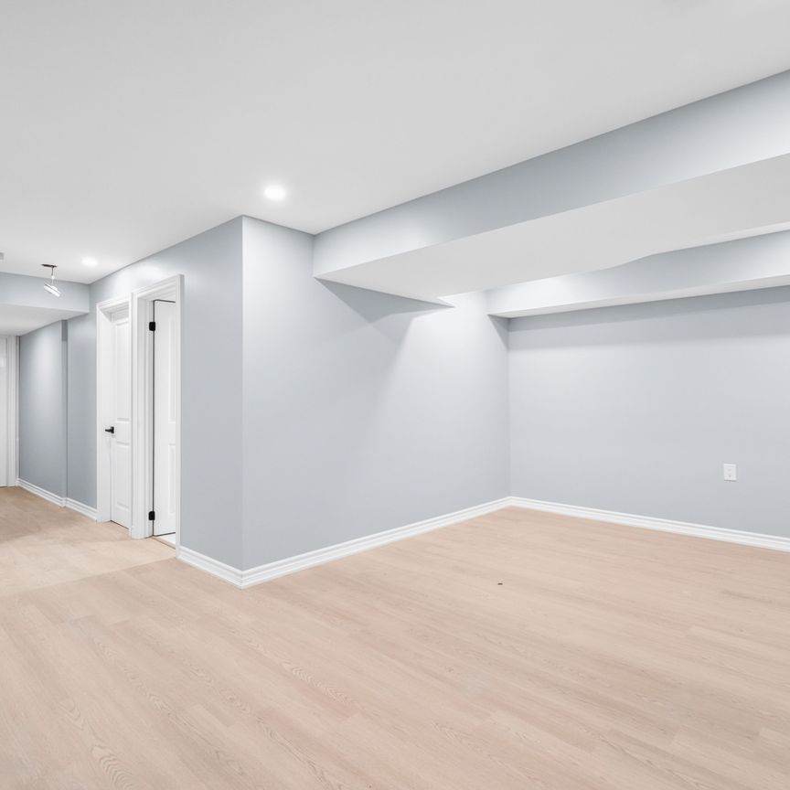 For Lease - 26 Dayman Drive, Hamilton, Ontario - Photo 1