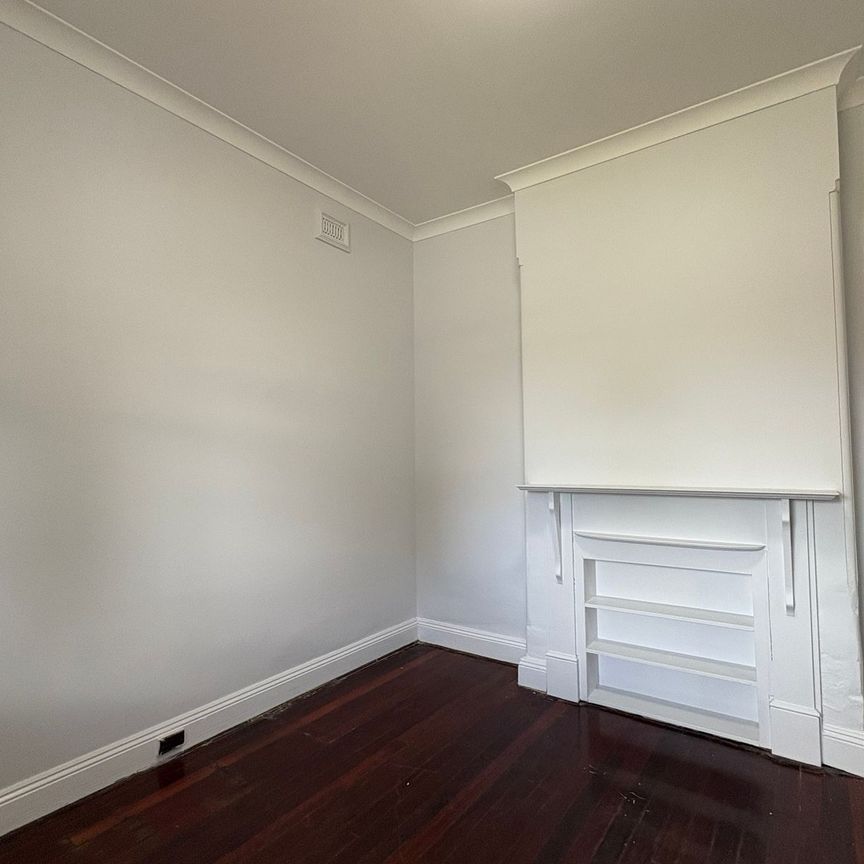 Premium Rental Opportunity - 4 Bedrooms | 1 Bathroom | Oversized Kitchen - Photo 1