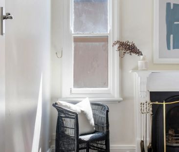 Light Filled 3 Bedroom Home in Prime Location - Photo 1