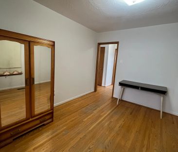 66 August Avenue #Room A - Photo 6