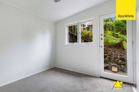 Two Bedroom and One Bathroom in Titirangi! Lawns and Gardens Included! - Photo 2