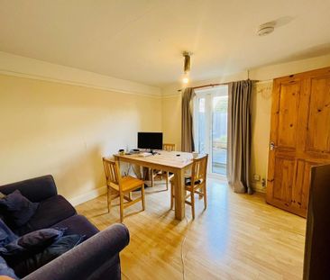 1 bedroom in a house share to rent - Photo 5