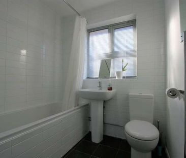 Monks Road, Windsor, SL4 - Photo 4