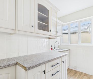 3 bedroom detached bungalow to rent - Photo 4