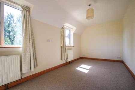 3 bedroom detached house to rent - Photo 2
