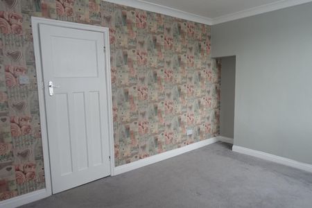 3 bedroom House To Let - Photo 2