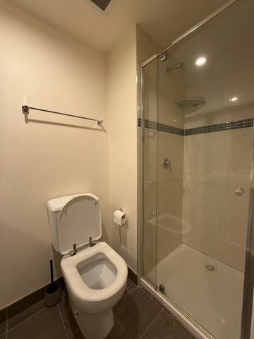 Furnished 1-Bedroom Apartment in Prime North Melbourne Location – Ideal City-Fringe Living - Photo 4