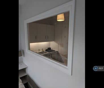 1 bedroom in a house share to rent - Photo 6