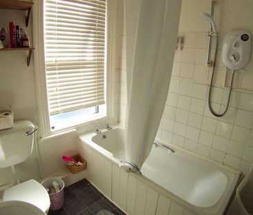 3 bedroom terraced house to rent - Photo 6