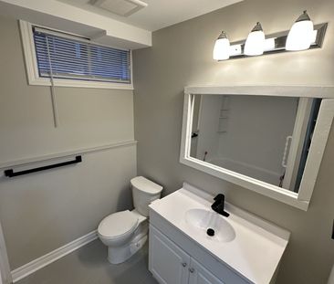 For Lease - 55 Breeze Drive Unit# Bsmt, Bradford West Gwillimbury, ... - Photo 6