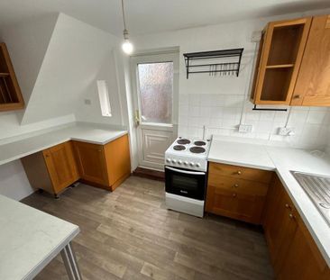 2 bedroom end of terrace house to rent - Photo 4