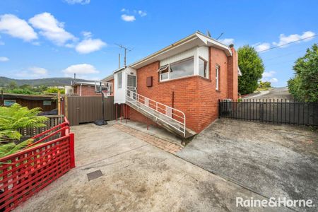 7 Kinarra Crescent, Chigwell, TAS 7011 - Photo 4