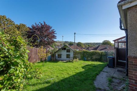 2 bedroom semi-detached bungalow to rent - Photo 3