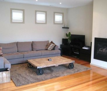 Charming 3-Bedroom Home for Lease in the Heart of Moorabbin - Photo 3