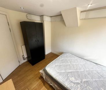 Woodside Avenue (Room 2), Burley, Leeds - Photo 3