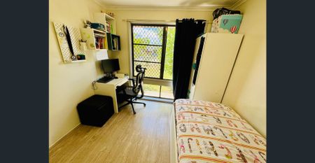 Bright, Comfortable & Solar-Efficient - Perfect Family Home - Photo 4