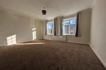 Dyer Road, SO15 - Photo 3