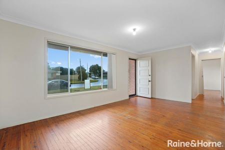 16 Denzil Avenue, St Clair, NSW 2759 - Photo 5