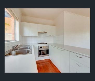 Easy Inner-City Living with Everything at Your Doorstep! - Photo 4