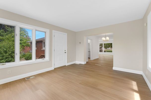 For Lease - 10 West Hampton Road, St. Catharines, Ontario - Photo 1