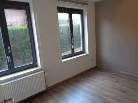 Recent (2012), ruim appartement op het gelijkvloers, ideaal gelegen vlakbij de Duitse School en op 1km van de Ring. - Photo 5