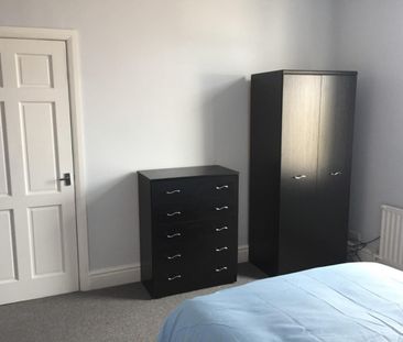 Room 4, 12 Infirmary Road, Chesterfield, Derbyshire - Photo 4