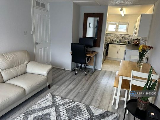 2 bedroom maisonette to rent - Photo 1