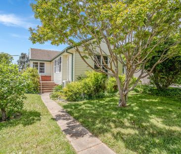 69 Stradbroke Street, Deakin ACT 2600 - House For Rent | Domain - Photo 4