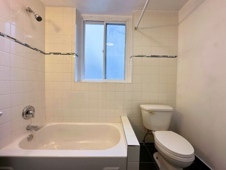 Appartement 2 chambres au centre-ville de Montréal, non meublé - Photo 2