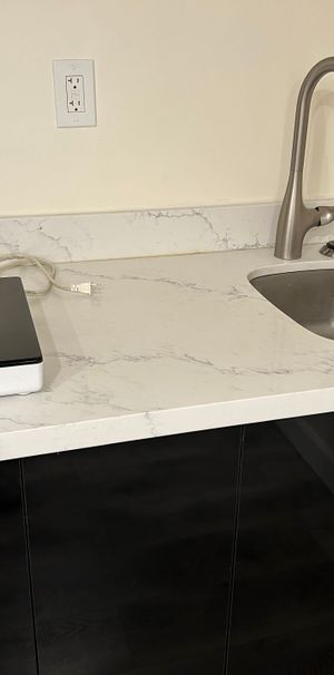 For Lease - 34 Ulster Street Unit# Bachelr, Toronto, Ontario - Photo 1