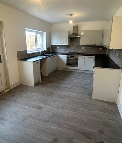 £1,300 PCM, Newly Refurbished Three Bedroom House with Enclosed Garden in Deere Place, Ely, Cardiff, CF5 4NN - Photo 2