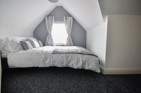 1 bedroom in a house share to rent - Photo 2